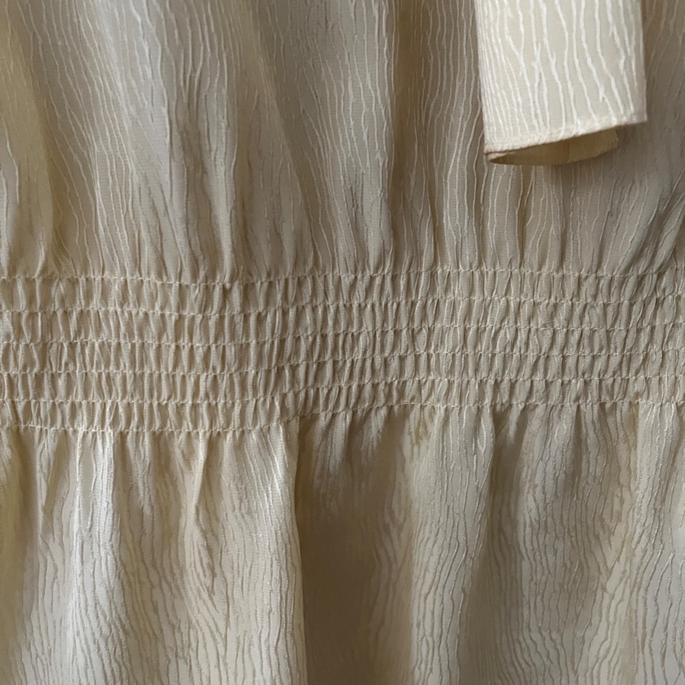 Beautiful silk, bow tie blouse in soft yellow. Louis Feraud, size 10 - Picture 3 of 6